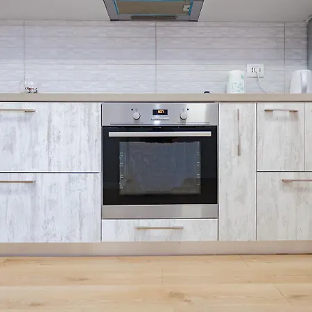 Modern Oasis Near Park & Stadium דירה