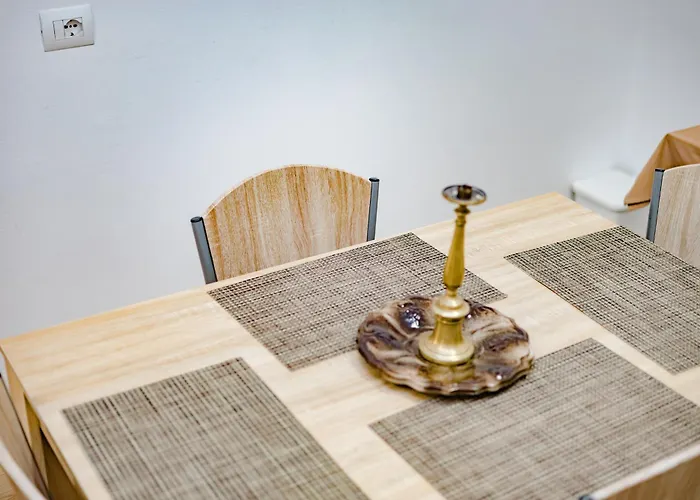 Modern Oasis Near Park & Stadium アパート ティラナ