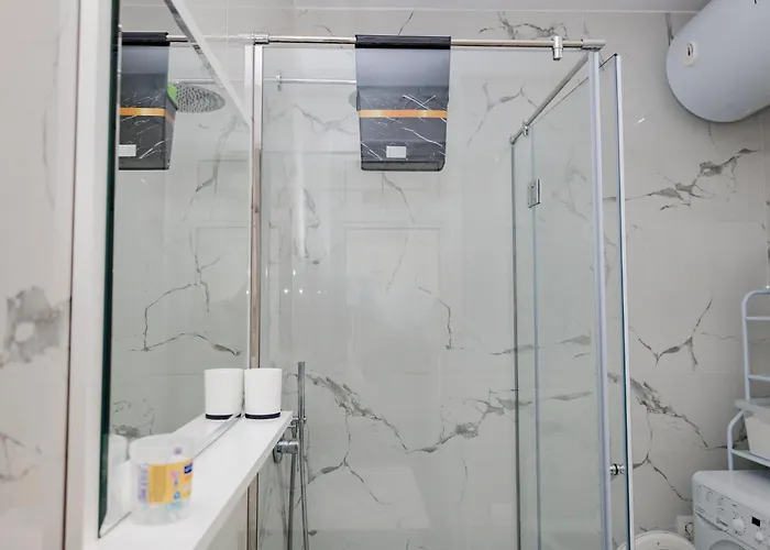 Modern Oasis Near Park & Stadium * ティラナ