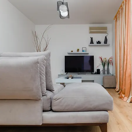 Daire Modern Oasis Near Park & Stadium