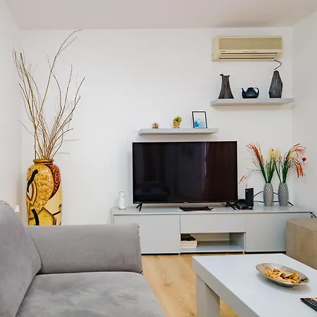 Daire Modern Oasis Near Park & Stadium *