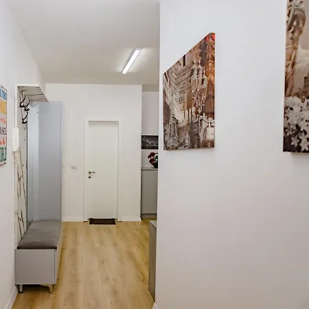 Modern Oasis Near Park & Stadium Daire *