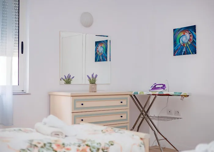 Modern Oasis Near Park & Stadium *